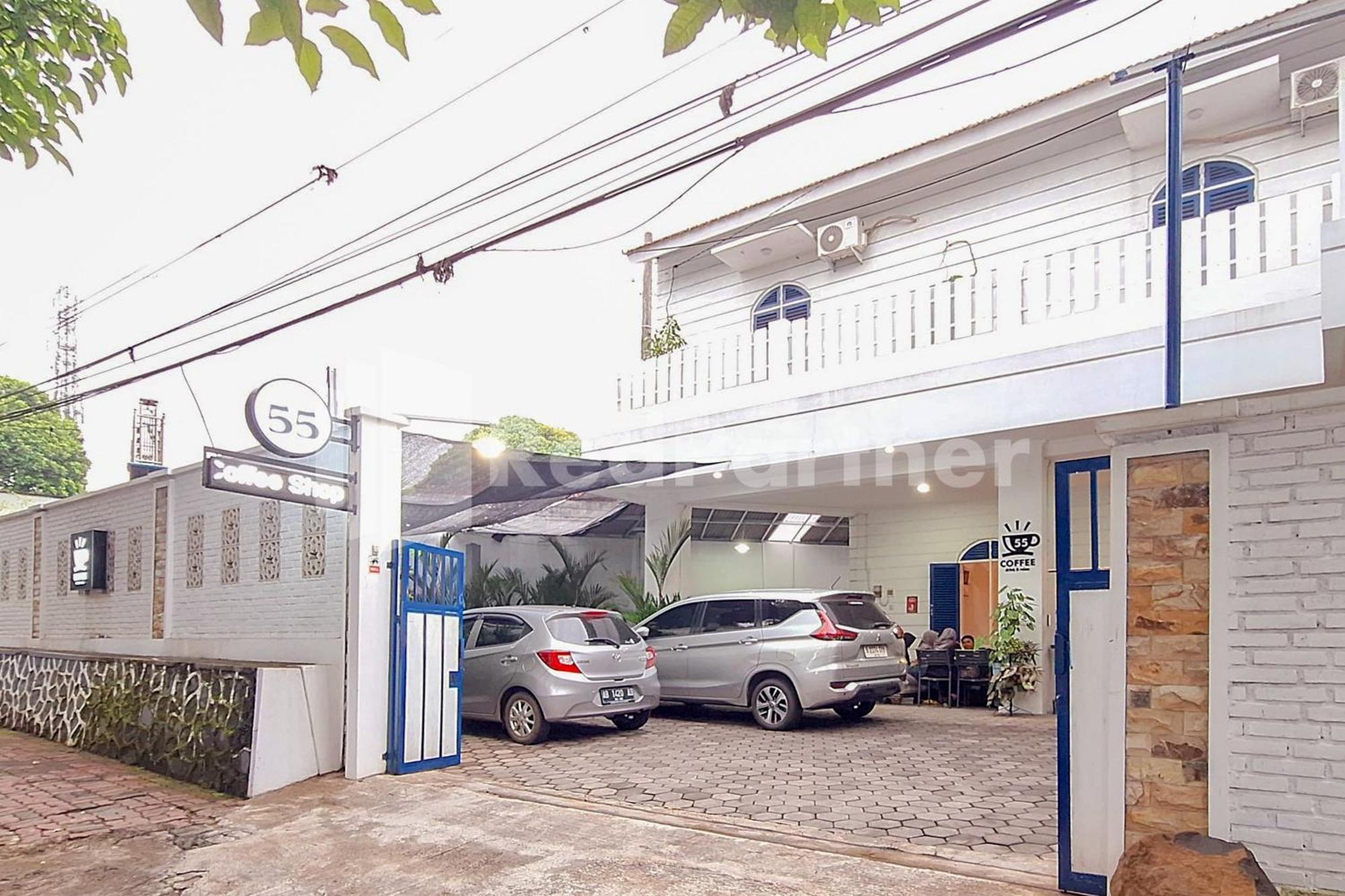 Отель House N Coffee 55 Temanggung Redpartner Экстерьер фото