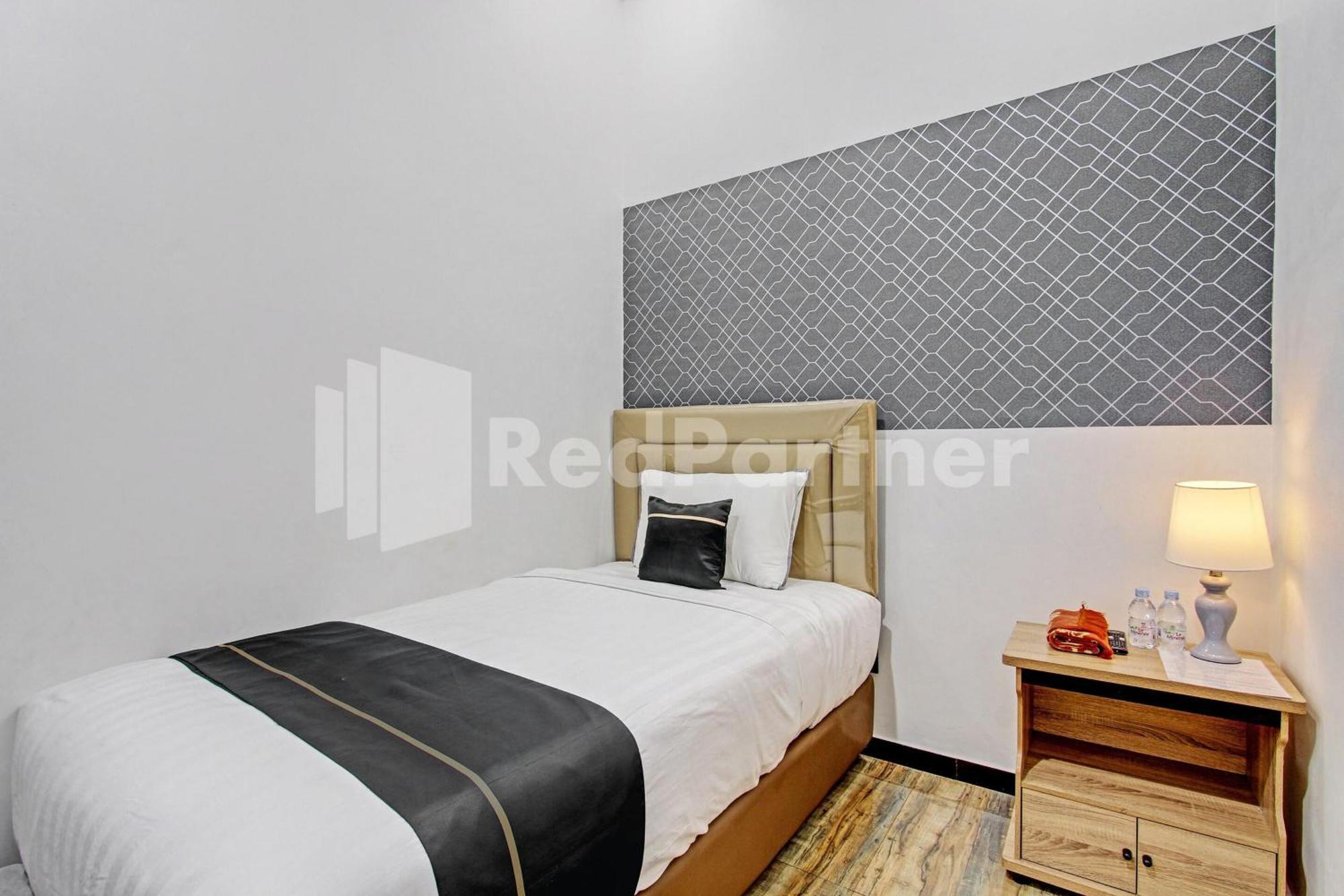 Отель House N Coffee 55 Temanggung Redpartner Экстерьер фото