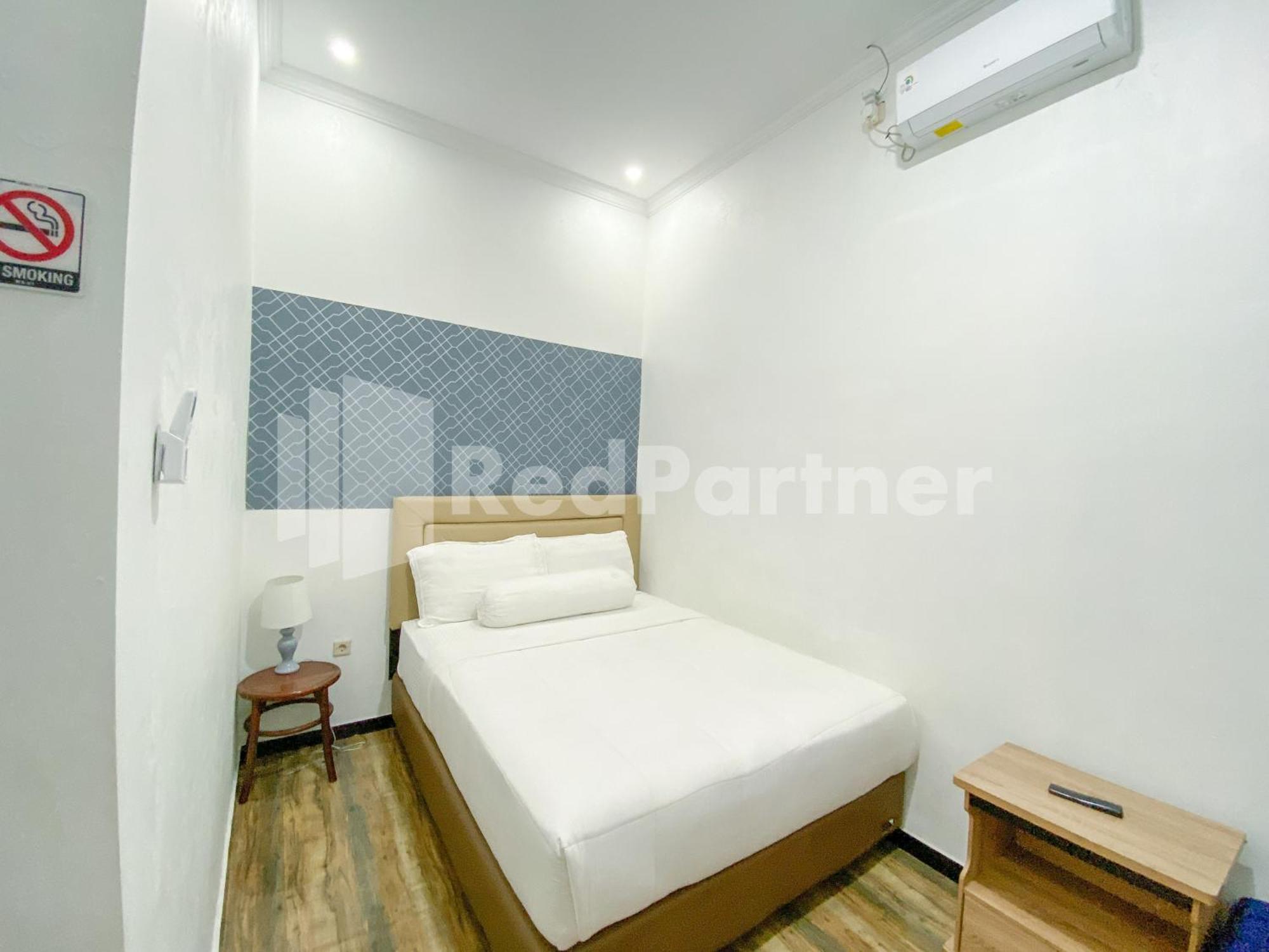 Отель House N Coffee 55 Temanggung Redpartner Экстерьер фото