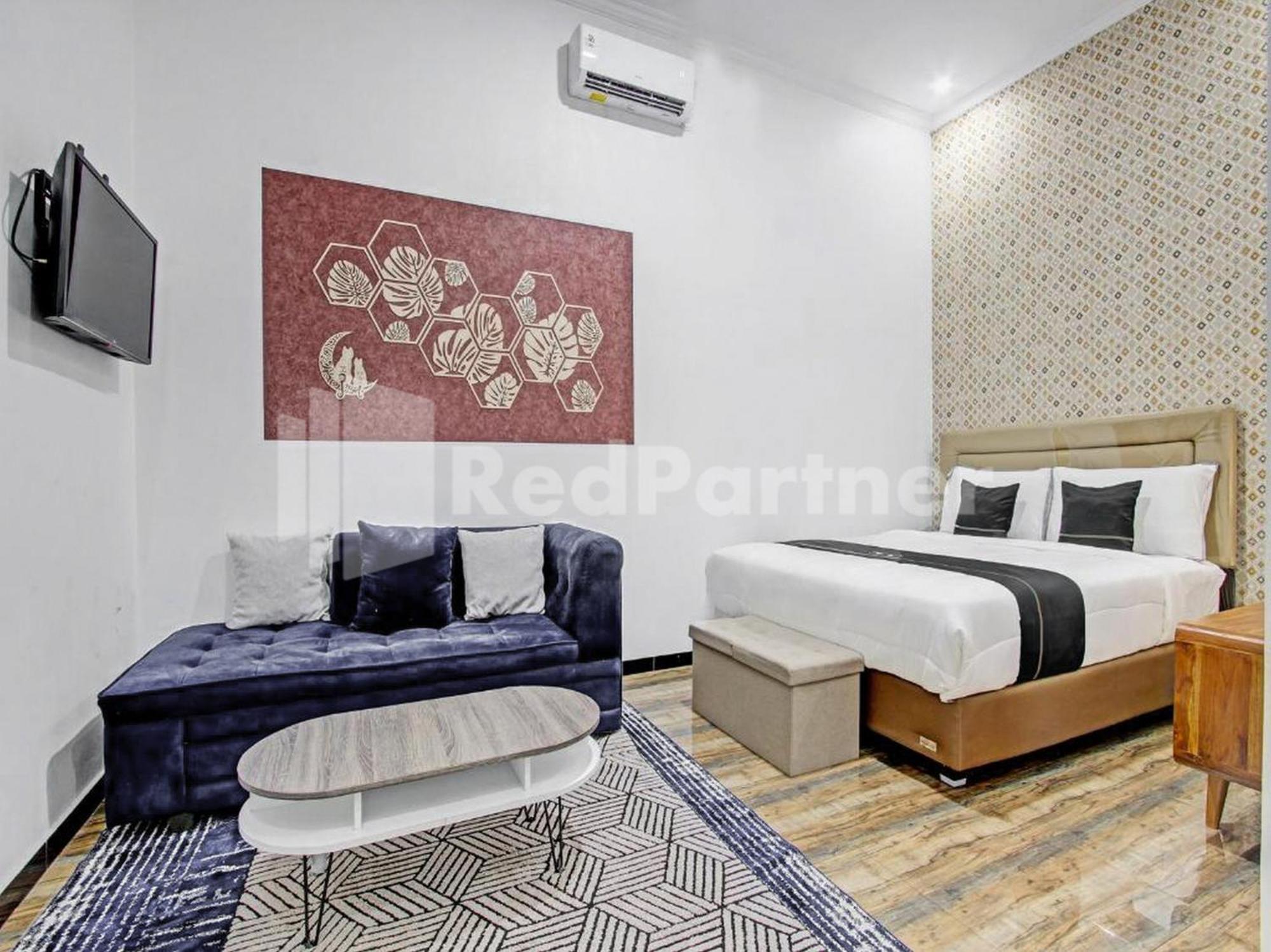 Отель House N Coffee 55 Temanggung Redpartner Экстерьер фото