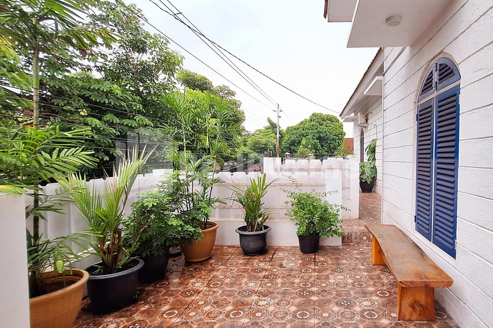 Отель House N Coffee 55 Temanggung Redpartner Экстерьер фото