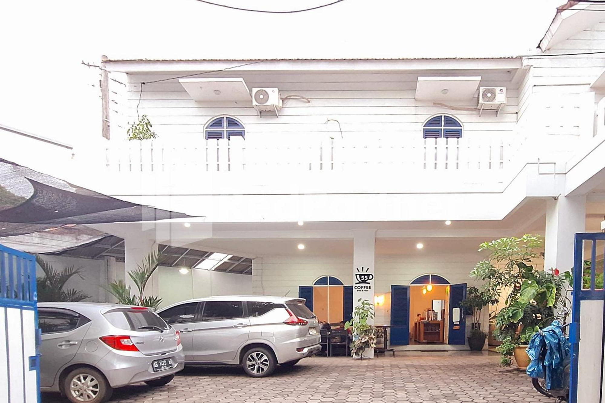 Отель House N Coffee 55 Temanggung Redpartner Экстерьер фото
