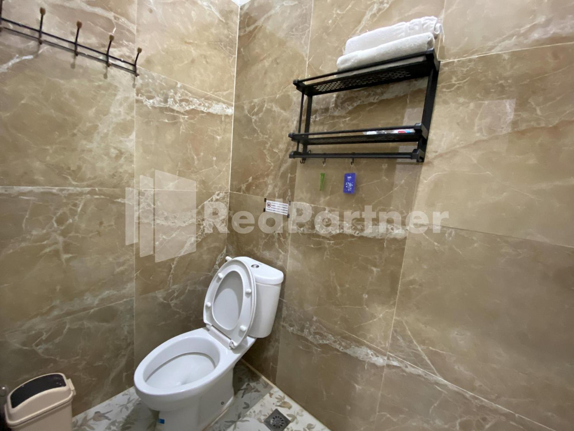 Отель House N Coffee 55 Temanggung Redpartner Экстерьер фото
